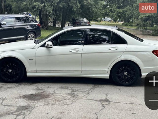 Білий Мерседес Ц-Клас, об'ємом двигуна 1.8 л та пробігом 258 тис. км за 11500 $, фото 3 на Automoto.ua