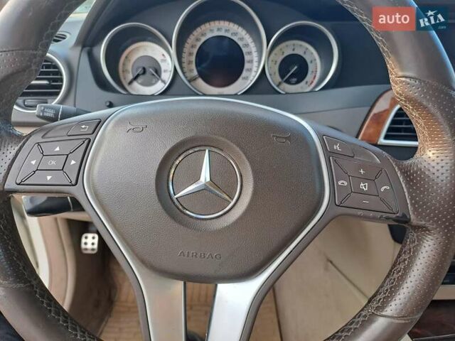 Белый Мерседес Ц-Класс, объемом двигателя 3 л и пробегом 210 тыс. км за 11290 $, фото 13 на Automoto.ua