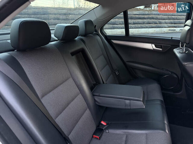 Білий Мерседес Ц-Клас, об'ємом двигуна 1.8 л та пробігом 190 тис. км за 10900 $, фото 18 на Automoto.ua