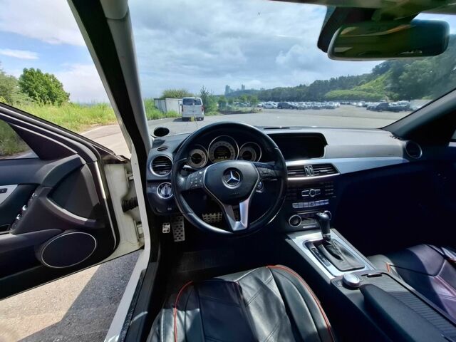 Белый Мерседес Ц-Класс, объемом двигателя 2.2 л и пробегом 156 тыс. км за 2900 $, фото 9 на Automoto.ua