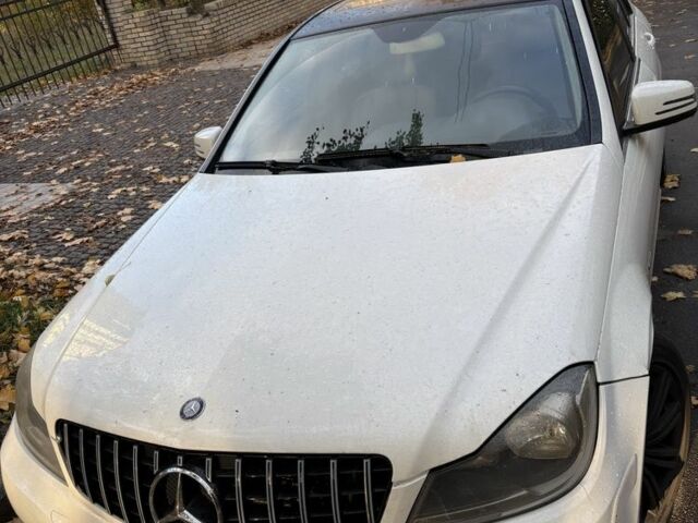 Білий Мерседес Ц-Клас, об'ємом двигуна 1.8 л та пробігом 260 тис. км за 11500 $, фото 3 на Automoto.ua