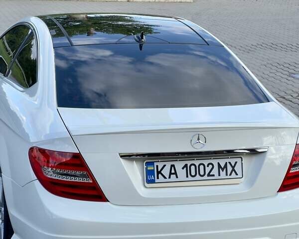 Белый Мерседес Ц-Класс, объемом двигателя 1.8 л и пробегом 189 тыс. км за 15400 $, фото 6 на Automoto.ua