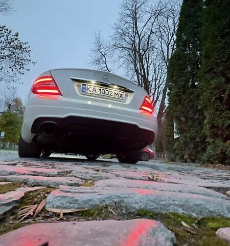 Белый Мерседес Ц-Класс, объемом двигателя 1.8 л и пробегом 189 тыс. км за 15400 $, фото 5 на Automoto.ua