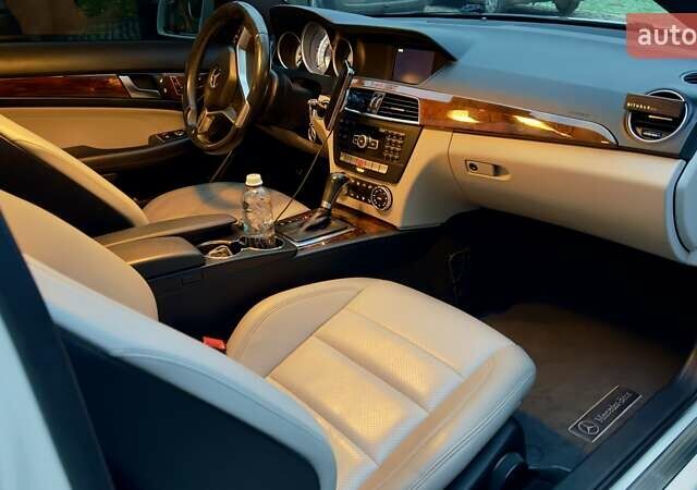 Белый Мерседес Ц-Класс, объемом двигателя 1.8 л и пробегом 189 тыс. км за 15400 $, фото 19 на Automoto.ua