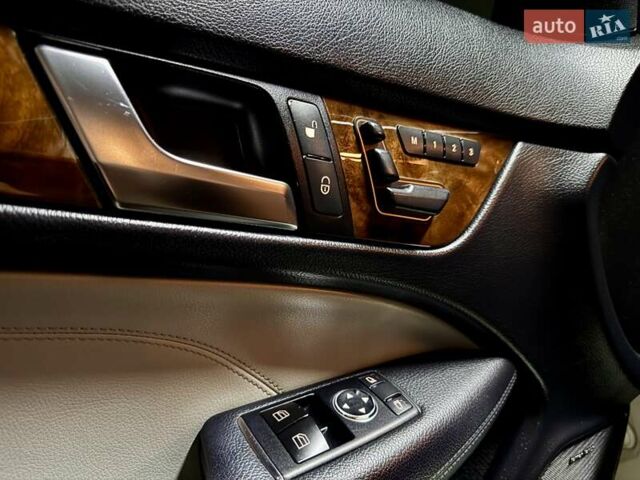 Белый Мерседес Ц-Класс, объемом двигателя 1.8 л и пробегом 189 тыс. км за 15400 $, фото 17 на Automoto.ua