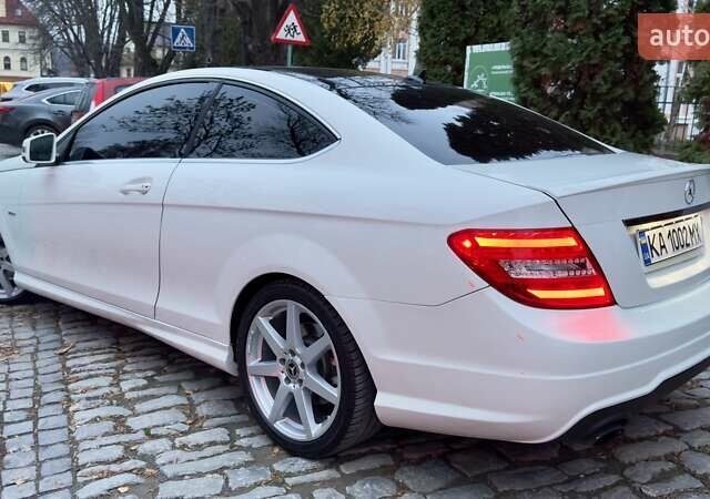 Белый Мерседес Ц-Класс, объемом двигателя 1.8 л и пробегом 189 тыс. км за 15400 $, фото 1 на Automoto.ua