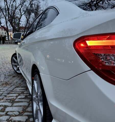 Белый Мерседес Ц-Класс, объемом двигателя 1.8 л и пробегом 189 тыс. км за 15400 $, фото 2 на Automoto.ua