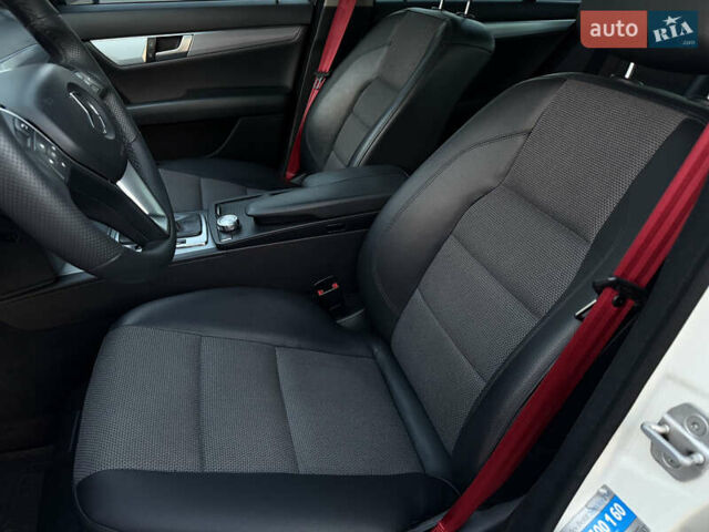 Білий Мерседес Ц-Клас, об'ємом двигуна 1.8 л та пробігом 190 тис. км за 10900 $, фото 7 на Automoto.ua