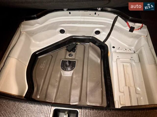 Белый Мерседес Ц-Класс, объемом двигателя 1.8 л и пробегом 189 тыс. км за 15400 $, фото 38 на Automoto.ua