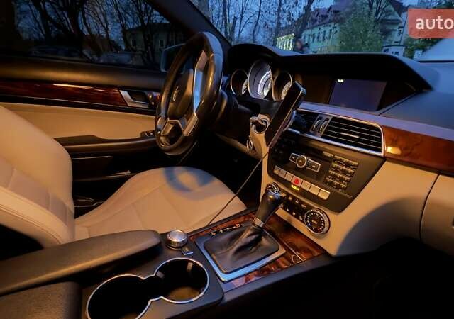 Белый Мерседес Ц-Класс, объемом двигателя 1.8 л и пробегом 189 тыс. км за 15400 $, фото 20 на Automoto.ua