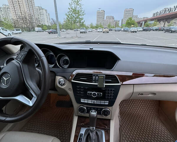 Белый Мерседес Ц-Класс, объемом двигателя 1.8 л и пробегом 278 тыс. км за 10300 $, фото 40 на Automoto.ua