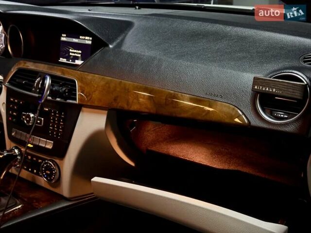 Белый Мерседес Ц-Класс, объемом двигателя 1.8 л и пробегом 189 тыс. км за 15400 $, фото 24 на Automoto.ua