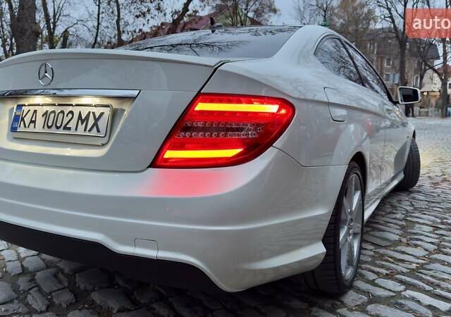 Белый Мерседес Ц-Класс, объемом двигателя 1.8 л и пробегом 189 тыс. км за 15400 $, фото 7 на Automoto.ua