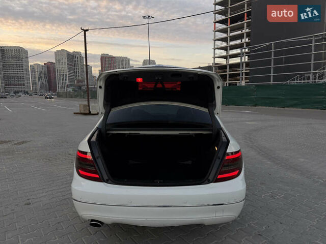 Білий Мерседес Ц-Клас, об'ємом двигуна 1.8 л та пробігом 190 тис. км за 10900 $, фото 19 на Automoto.ua