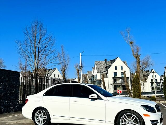 Белый Мерседес Ц-Класс, объемом двигателя 1.8 л и пробегом 187 тыс. км за 12000 $, фото 2 на Automoto.ua