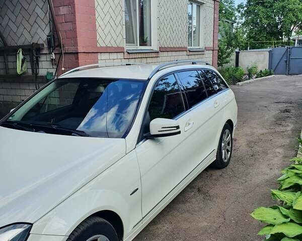 Белый Мерседес Ц-Класс, объемом двигателя 2.1 л и пробегом 278 тыс. км за 9500 $, фото 123 на Automoto.ua