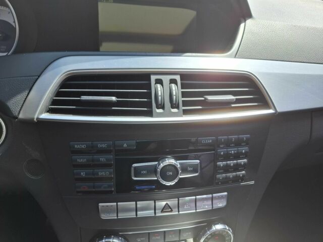 Белый Мерседес Ц-Класс, объемом двигателя 2.2 л и пробегом 156 тыс. км за 2900 $, фото 8 на Automoto.ua