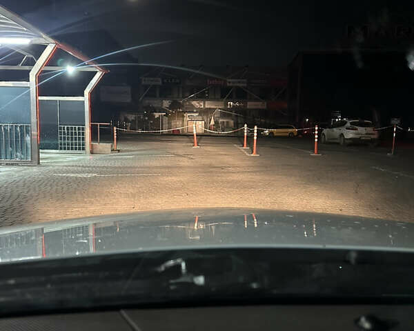 Белый Мерседес Ц-Класс, объемом двигателя 1.8 л и пробегом 200 тыс. км за 13000 $, фото 3 на Automoto.ua