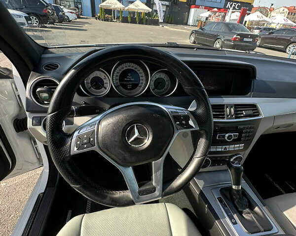 Белый Мерседес Ц-Класс, объемом двигателя 1.8 л и пробегом 240 тыс. км за 12999 $, фото 11 на Automoto.ua