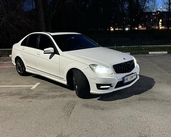 Белый Мерседес Ц-Класс, объемом двигателя 1.8 л и пробегом 165 тыс. км за 13800 $, фото 19 на Automoto.ua