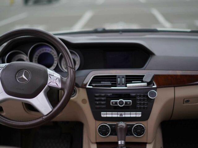 Білий Мерседес Ц-Клас, об'ємом двигуна 1.8 л та пробігом 163 тис. км за 11200 $, фото 3 на Automoto.ua