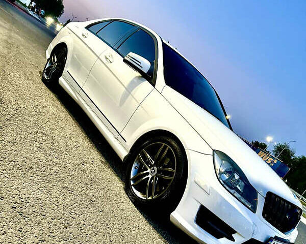 Белый Мерседес Ц-Класс, объемом двигателя 1.8 л и пробегом 165 тыс. км за 13800 $, фото 7 на Automoto.ua