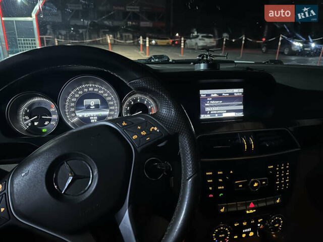 Белый Мерседес Ц-Класс, объемом двигателя 1.8 л и пробегом 200 тыс. км за 13000 $, фото 2 на Automoto.ua