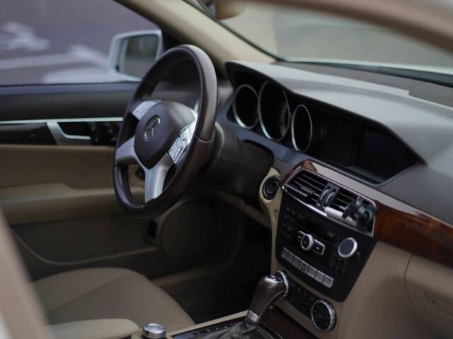 Білий Мерседес Ц-Клас, об'ємом двигуна 1.8 л та пробігом 163 тис. км за 11200 $, фото 4 на Automoto.ua