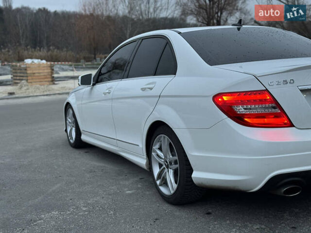 Білий Мерседес Ц-Клас, об'ємом двигуна 1.8 л та пробігом 115 тис. км за 11850 $, фото 3 на Automoto.ua