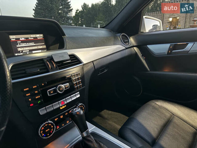 Белый Мерседес Ц-Класс, объемом двигателя 1.8 л и пробегом 165 тыс. км за 13800 $, фото 3 на Automoto.ua