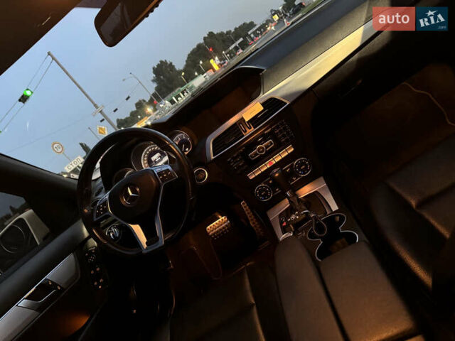 Белый Мерседес Ц-Класс, объемом двигателя 1.8 л и пробегом 165 тыс. км за 13800 $, фото 4 на Automoto.ua