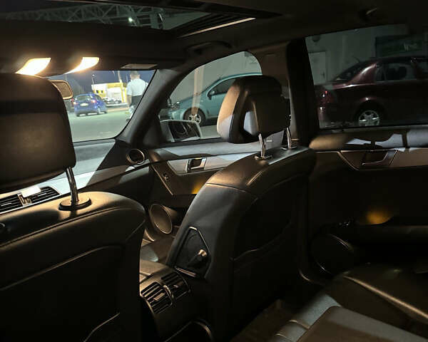 Белый Мерседес Ц-Класс, объемом двигателя 1.8 л и пробегом 165 тыс. км за 13800 $, фото 21 на Automoto.ua