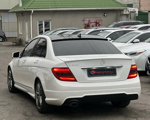 Белый Мерседес Ц-Класс, объемом двигателя 1.8 л и пробегом 220 тыс. км за 12300 $, фото 43 на Automoto.ua