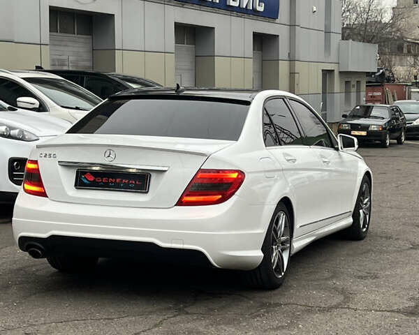 Белый Мерседес Ц-Класс, объемом двигателя 1.8 л и пробегом 220 тыс. км за 12300 $, фото 37 на Automoto.ua