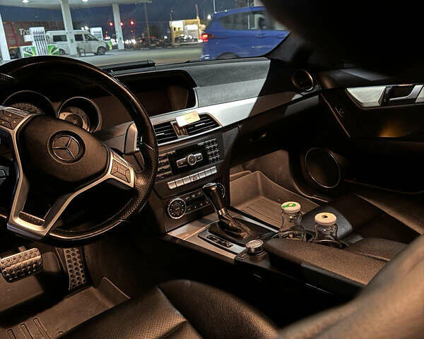 Белый Мерседес Ц-Класс, объемом двигателя 1.8 л и пробегом 165 тыс. км за 13800 $, фото 29 на Automoto.ua