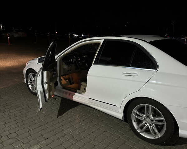 Белый Мерседес Ц-Класс, объемом двигателя 1.8 л и пробегом 200 тыс. км за 13000 $, фото 14 на Automoto.ua