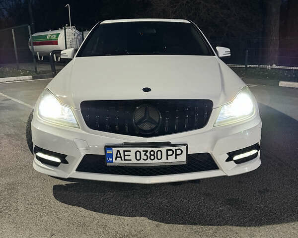 Белый Мерседес Ц-Класс, объемом двигателя 1.8 л и пробегом 165 тыс. км за 13800 $, фото 1 на Automoto.ua