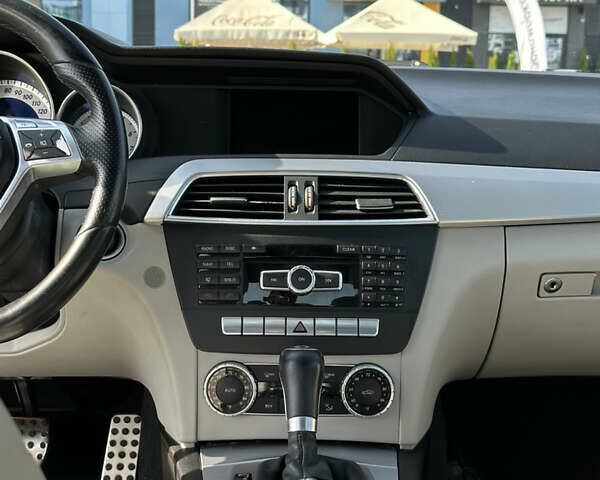 Белый Мерседес Ц-Класс, объемом двигателя 1.8 л и пробегом 240 тыс. км за 12999 $, фото 10 на Automoto.ua