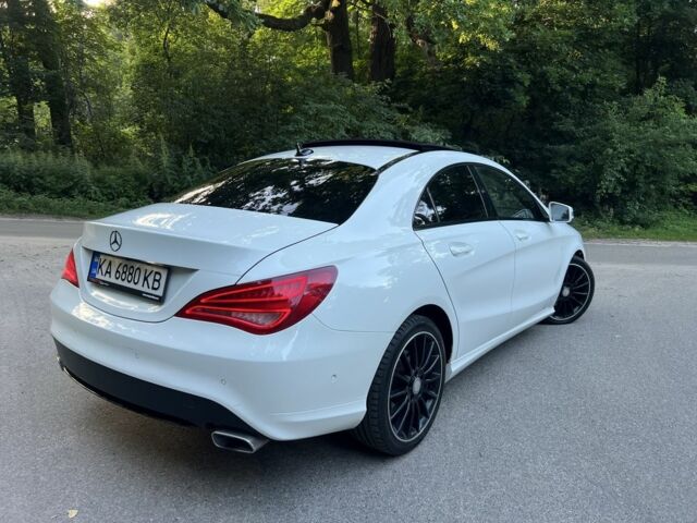 Белый Мерседес Ц-Класс, объемом двигателя 2.1 л и пробегом 195 тыс. км за 17500 $, фото 2 на Automoto.ua