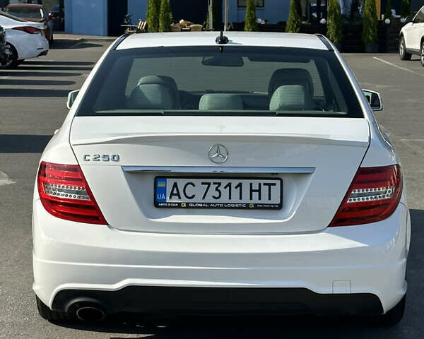 Белый Мерседес Ц-Класс, объемом двигателя 1.8 л и пробегом 240 тыс. км за 12999 $, фото 6 на Automoto.ua
