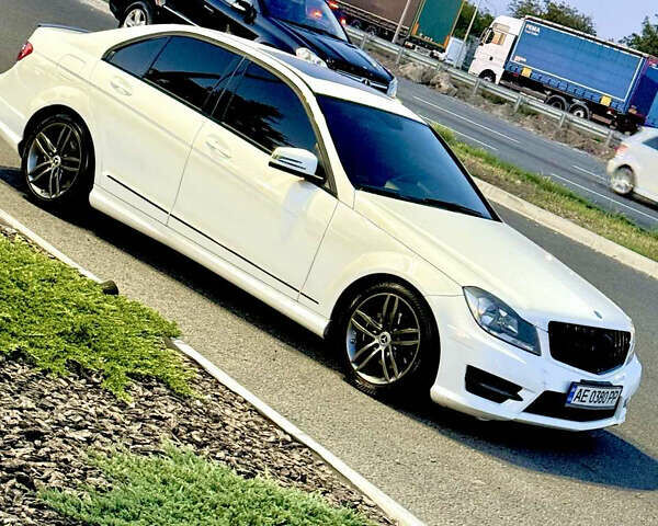 Белый Мерседес Ц-Класс, объемом двигателя 1.8 л и пробегом 165 тыс. км за 13800 $, фото 6 на Automoto.ua