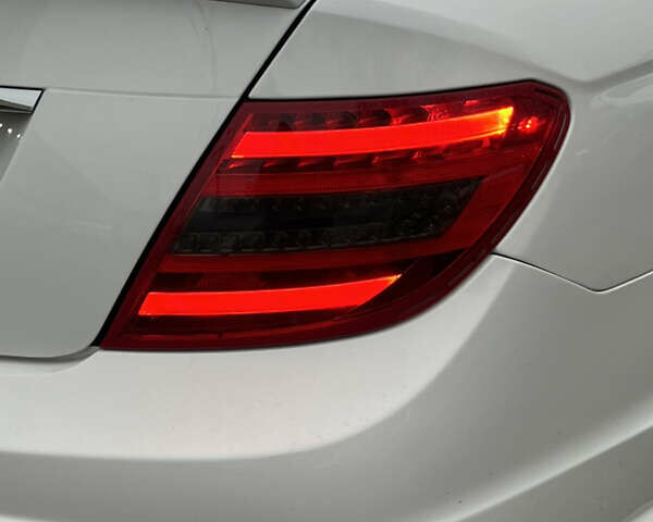 Белый Мерседес Ц-Класс, объемом двигателя 1.8 л и пробегом 220 тыс. км за 12300 $, фото 38 на Automoto.ua