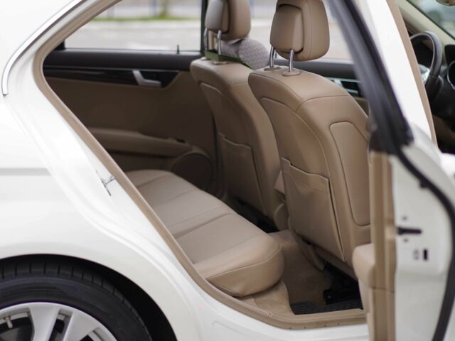 Білий Мерседес Ц-Клас, об'ємом двигуна 1.8 л та пробігом 163 тис. км за 11200 $, фото 14 на Automoto.ua