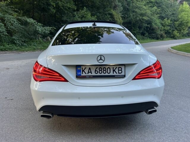 Белый Мерседес Ц-Класс, объемом двигателя 2.1 л и пробегом 195 тыс. км за 17500 $, фото 4 на Automoto.ua