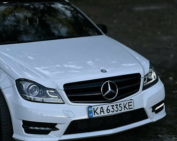 Белый Мерседес Ц-Класс, объемом двигателя 1.8 л и пробегом 229 тыс. км за 12777 $, фото 2 на Automoto.ua