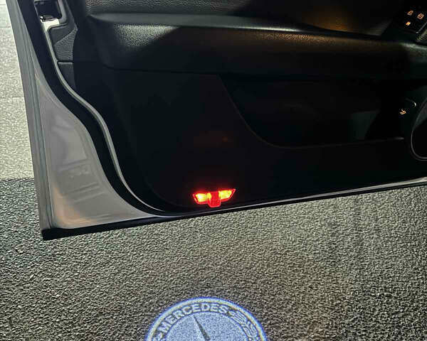 Белый Мерседес Ц-Класс, объемом двигателя 1.8 л и пробегом 165 тыс. км за 13800 $, фото 12 на Automoto.ua