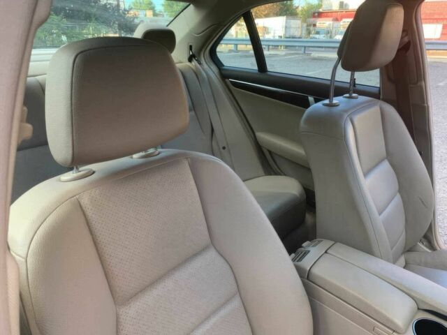 Мерседес Ц-Класс 2013 в Киеве на Automoto.ua Белый Мерседес Ц-Класс, объемом двигателя 3.5 л и пробегом 80 тыс. км за 3100 $, фото 7 на Automoto.ua