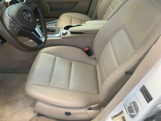 Мерседес Ц-Класс 2013 в Киеве на Automoto.ua Белый Мерседес Ц-Класс, объемом двигателя 3.5 л и пробегом 80 тыс. км за 3100 $, фото 6 на Automoto.ua