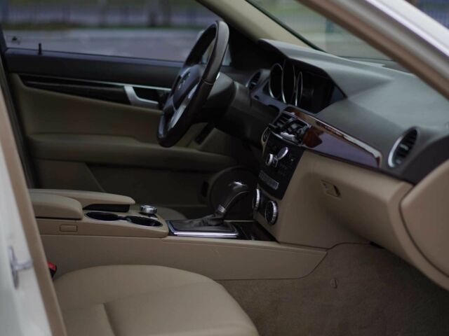 Білий Мерседес Ц-Клас, об'ємом двигуна 1.8 л та пробігом 163 тис. км за 11200 $, фото 8 на Automoto.ua