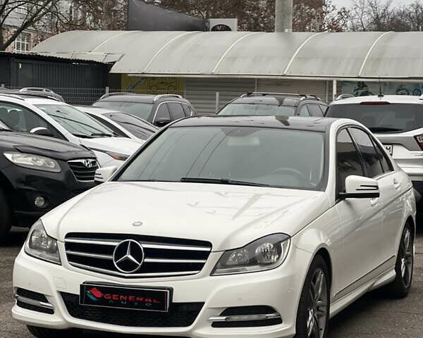 Белый Мерседес Ц-Класс, объемом двигателя 1.8 л и пробегом 220 тыс. км за 12300 $, фото 3 на Automoto.ua